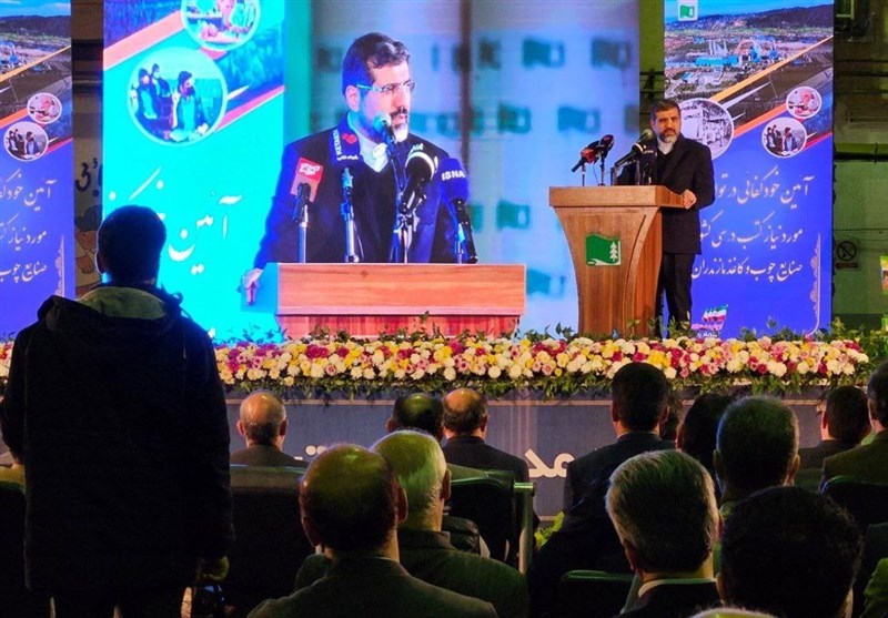 وزیر ارشاد اعلام کرد: ‌اختصاص ماهانه یک هزار تن کاغذ به ناشران/ چاپ ۱۵۵ میلیون جلد کتاب درسی با کاغذ ایرانی
