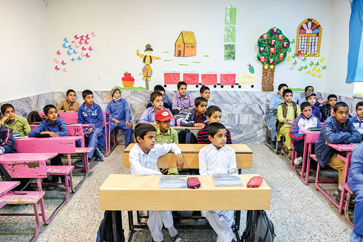 دانش‌آموزان چه ساعتی به مدرسه می‌روند؟