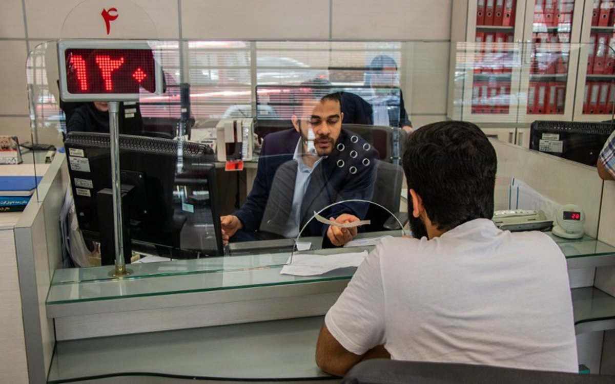  کارشناس امور بانکداری: دولت‌های قبلی چشم خود را بر تخلفات بانک‌ها بستند