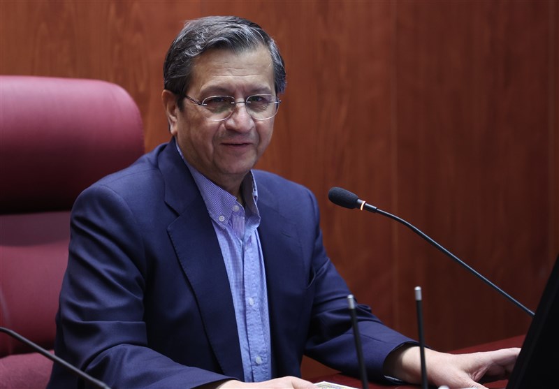 همتی: بر فعالیت رمز ارز ها باید نظارت شود