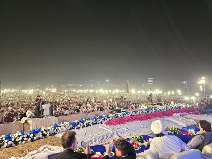 «محفل» در پاکستان غوغا به پا کرد