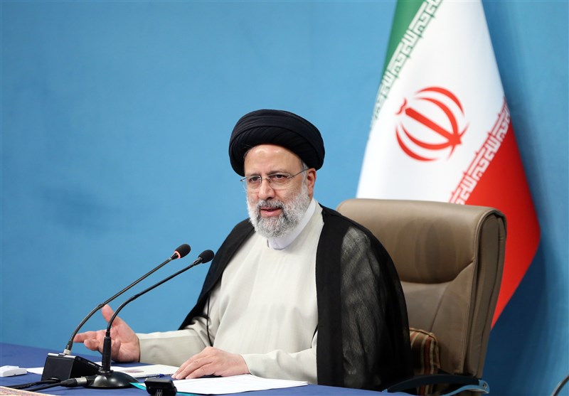 آیت الله رئیسی: همه مشکلات کشور قابل حل است/ دولت را با ۴۸۰هزار میلیارد کسری تحویل گرفتیم، پول حقوق مرداد کارمندان را نداشتیم 