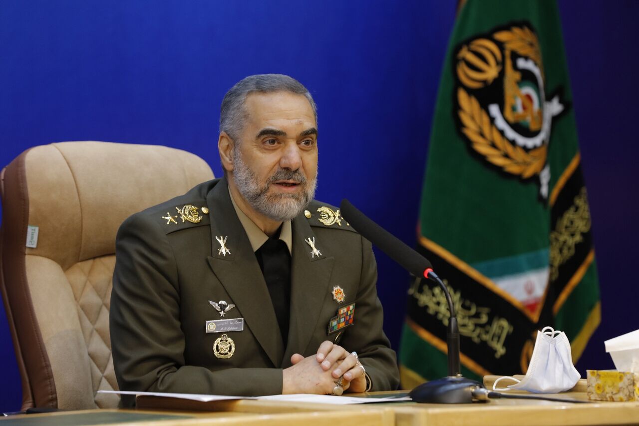 وزیر دفاع: سامانه باور ۳۷۳ قابلیت مقابله با موشک‌های بالستیک را دارد