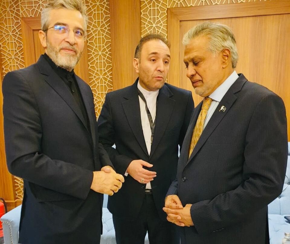 باقری با وزیر خارجه پاکستان دیدار کرد