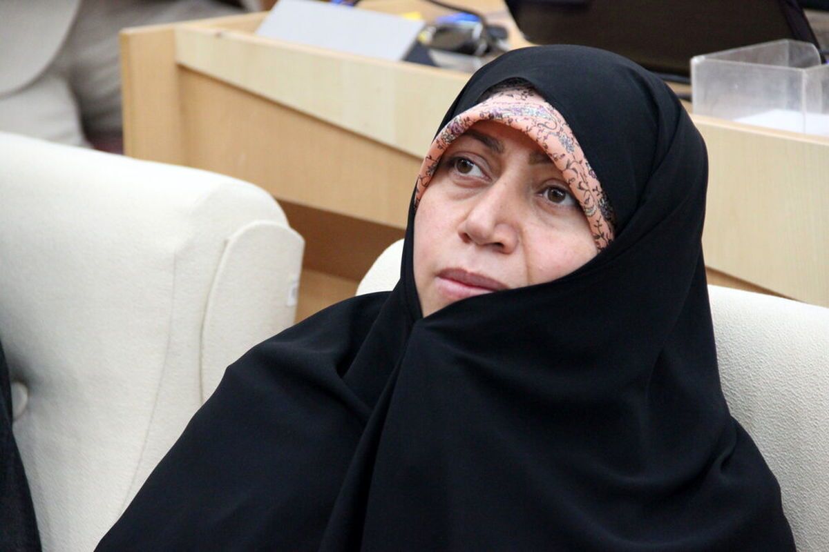 دولت از نظرات نخبگان، متخصصان و تعامل با سه قوه استفاده کند
