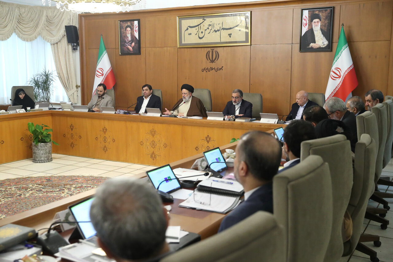 آیت‌الله رئیسی: کارگروهی برای رصد و جلوگیری از تصمیمات و اقدامات تورم‌زا تشکیل شود