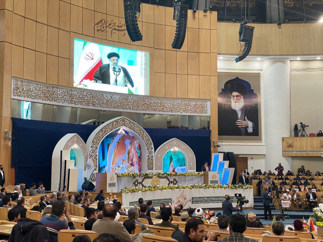 تجلیل آیت‌الله‌رئیسی از برگزیدگان مسابقات بین‌المللی قرآن کریم