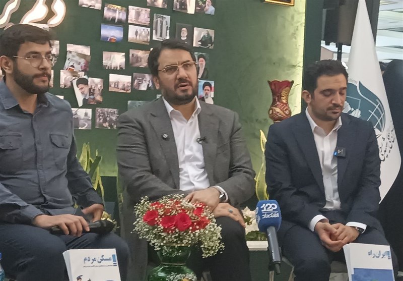رونمایی از کتاب «ایران‌راه» و «مسکن مردم» در غرفه شهید رئیسی